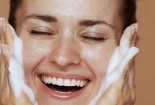 معرفی بهترین ژلهای شستشوی صورت چرب و جوشدار (ایرانی و خارجی) معرفی بهترین ژلهای شستشوی صورت چرب و جوشدار (ایرانی و خارجی)